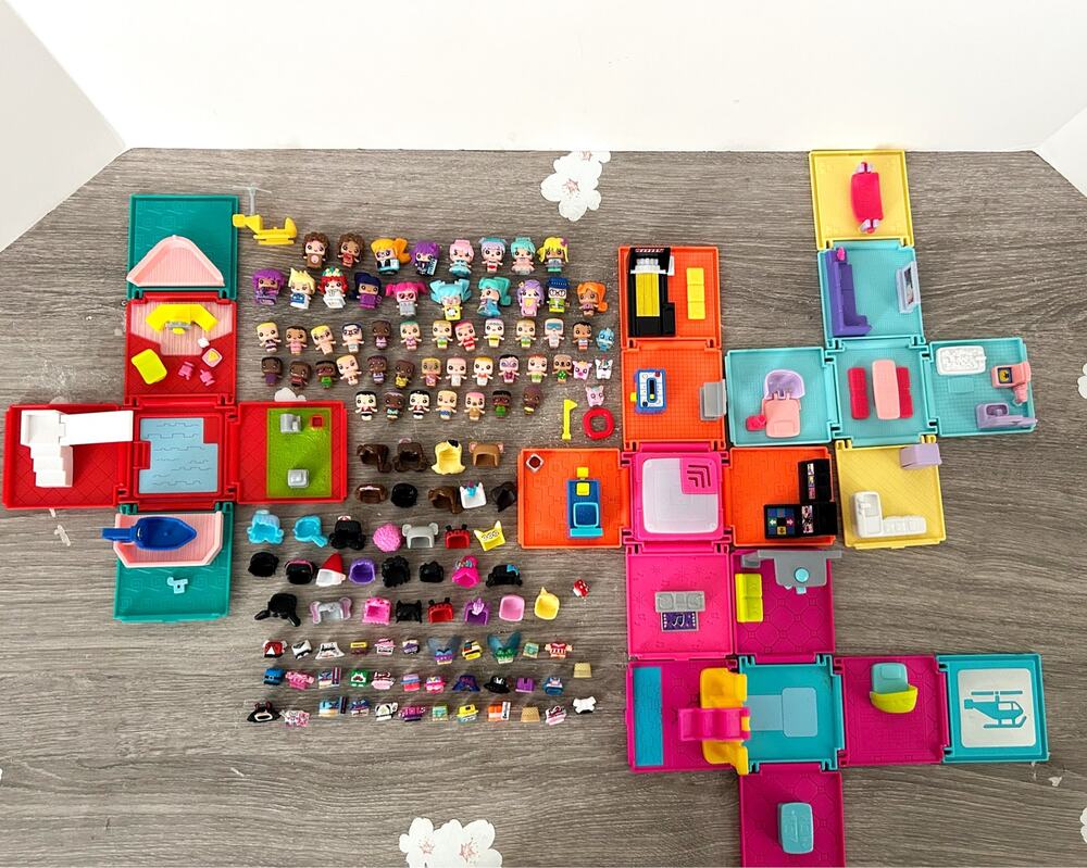 My Mini MixieQ’s HUGE Mixed Lot of Figures , Playsets & Accessories EUC